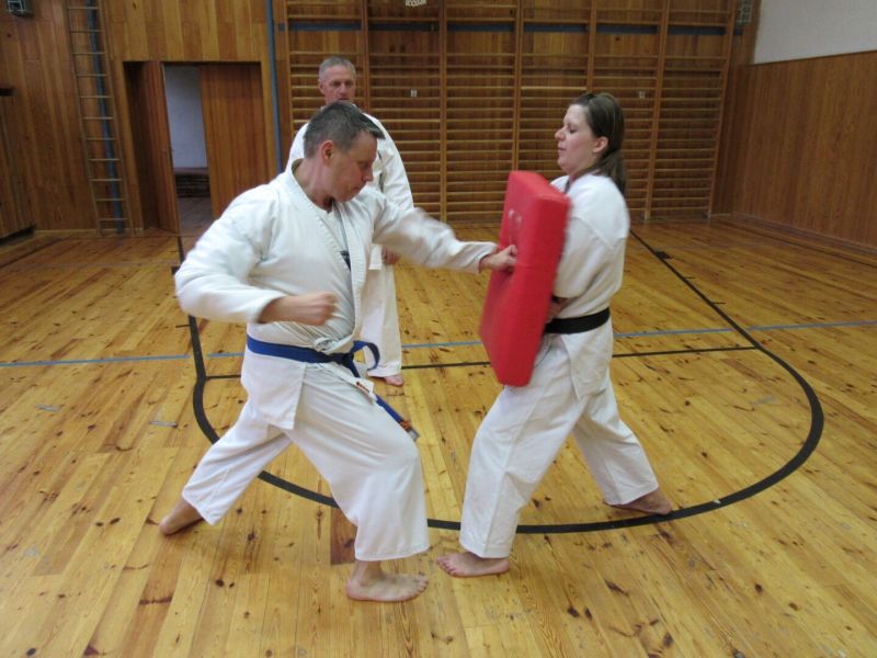 048